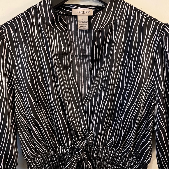 Vertigo Paris Striation  Plunge Neckline Blouse Elastic Waist & Sleeves Med - Picture 2 of 9